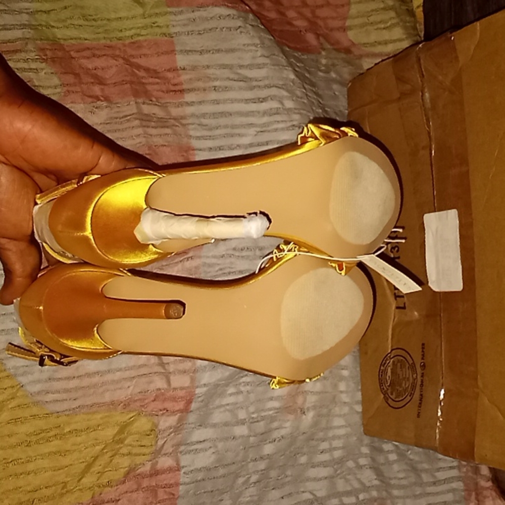 Shoes - Picture 4 of 4